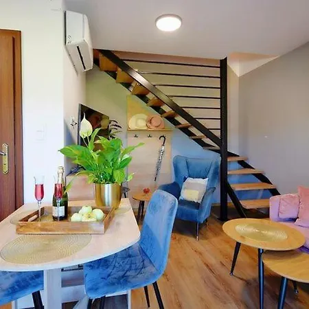 Spacious Homes With Terraces, 펜션 *